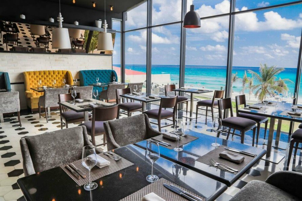 Cuatro Diamantes Cancun restaurante italiano vista al mar