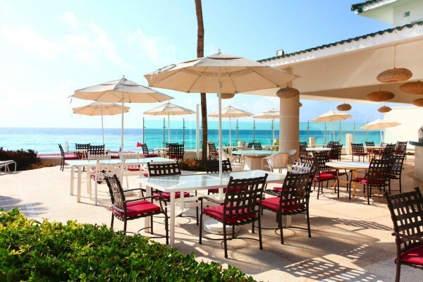 Cancun ocean front pool restaurant