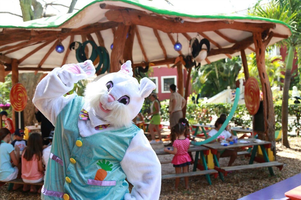 Easter bunny Mexico resort vacation