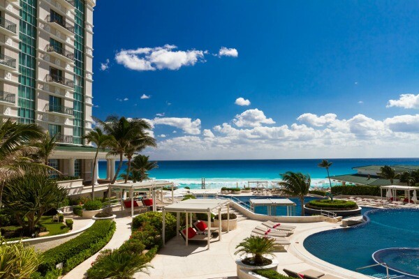 Sandos Cancun Luxury Resort pools