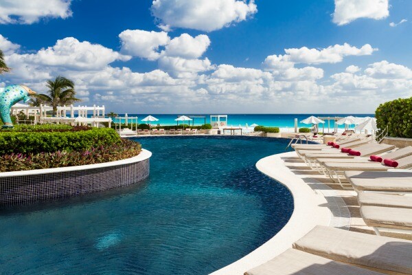 Sandos Cancun pool