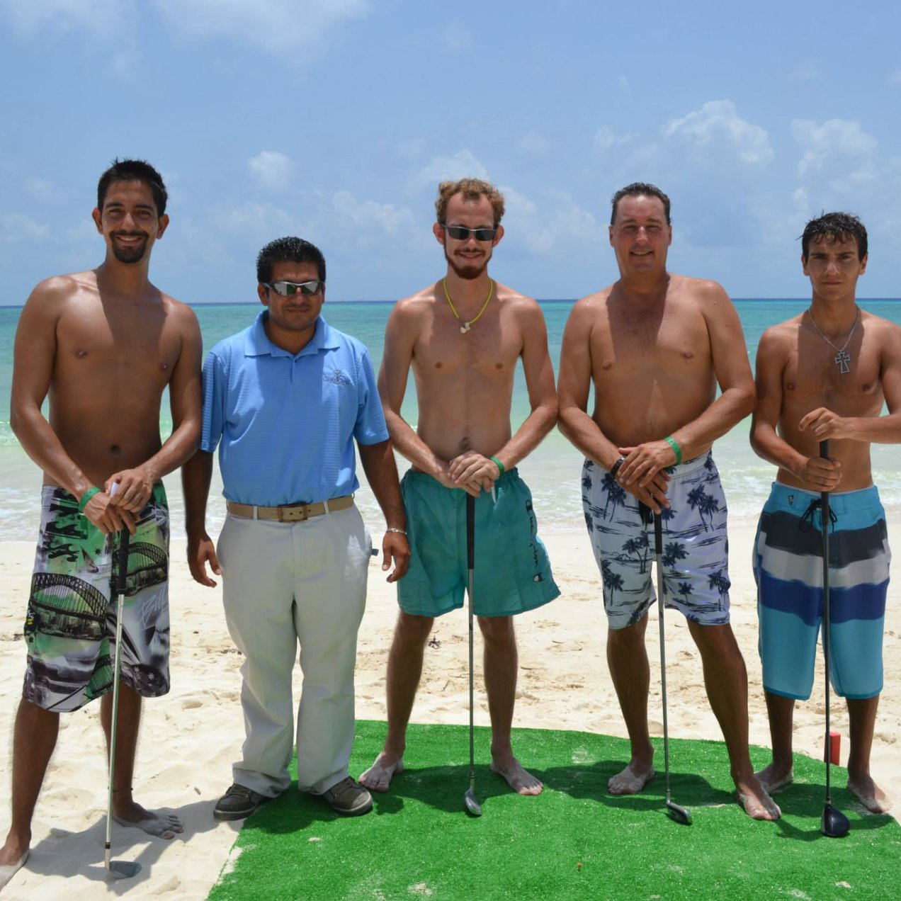 Golf ecológico Con Bikini en El Grand Coral Beach Club