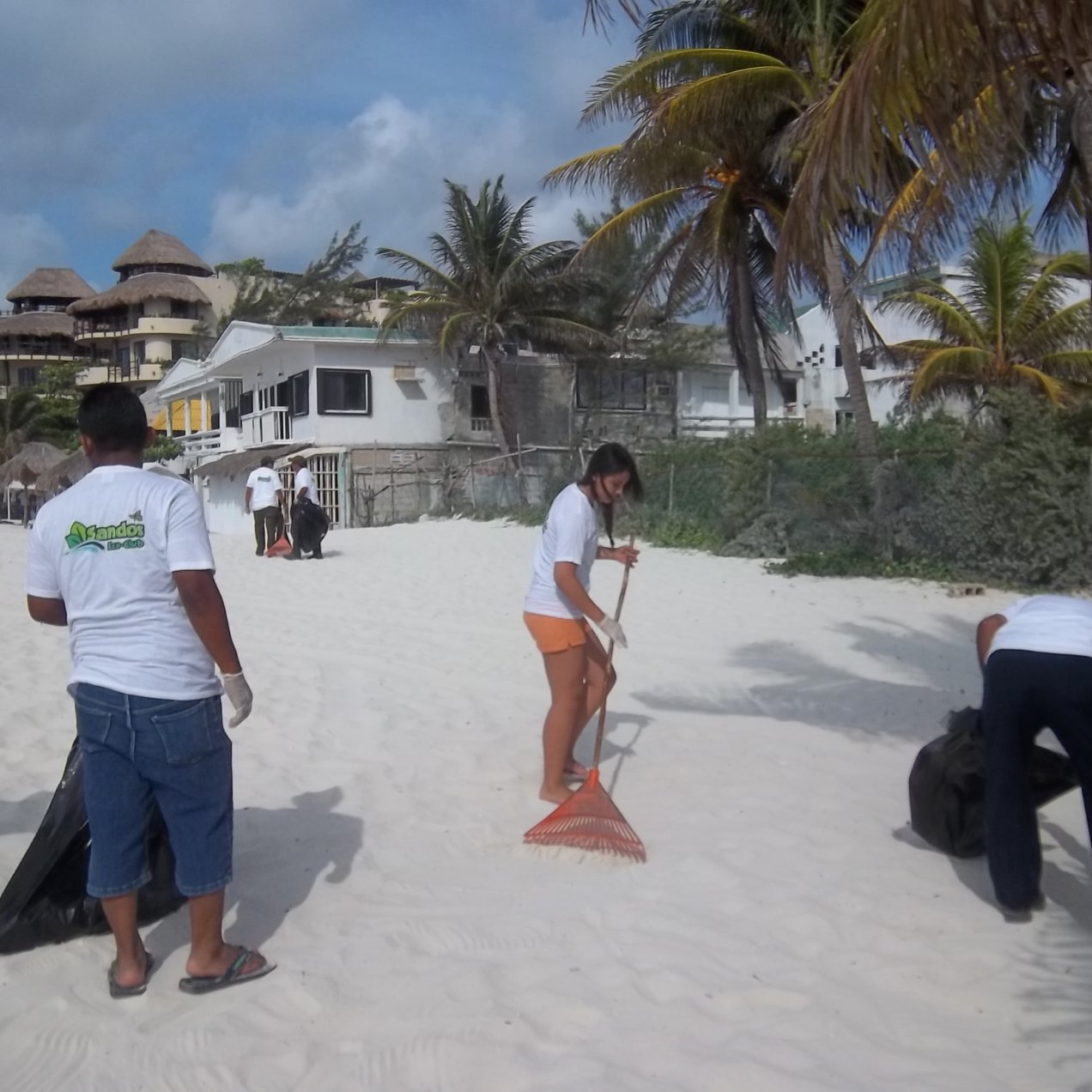 Sandos Resorts Cleans Playa del Carmen Beaches